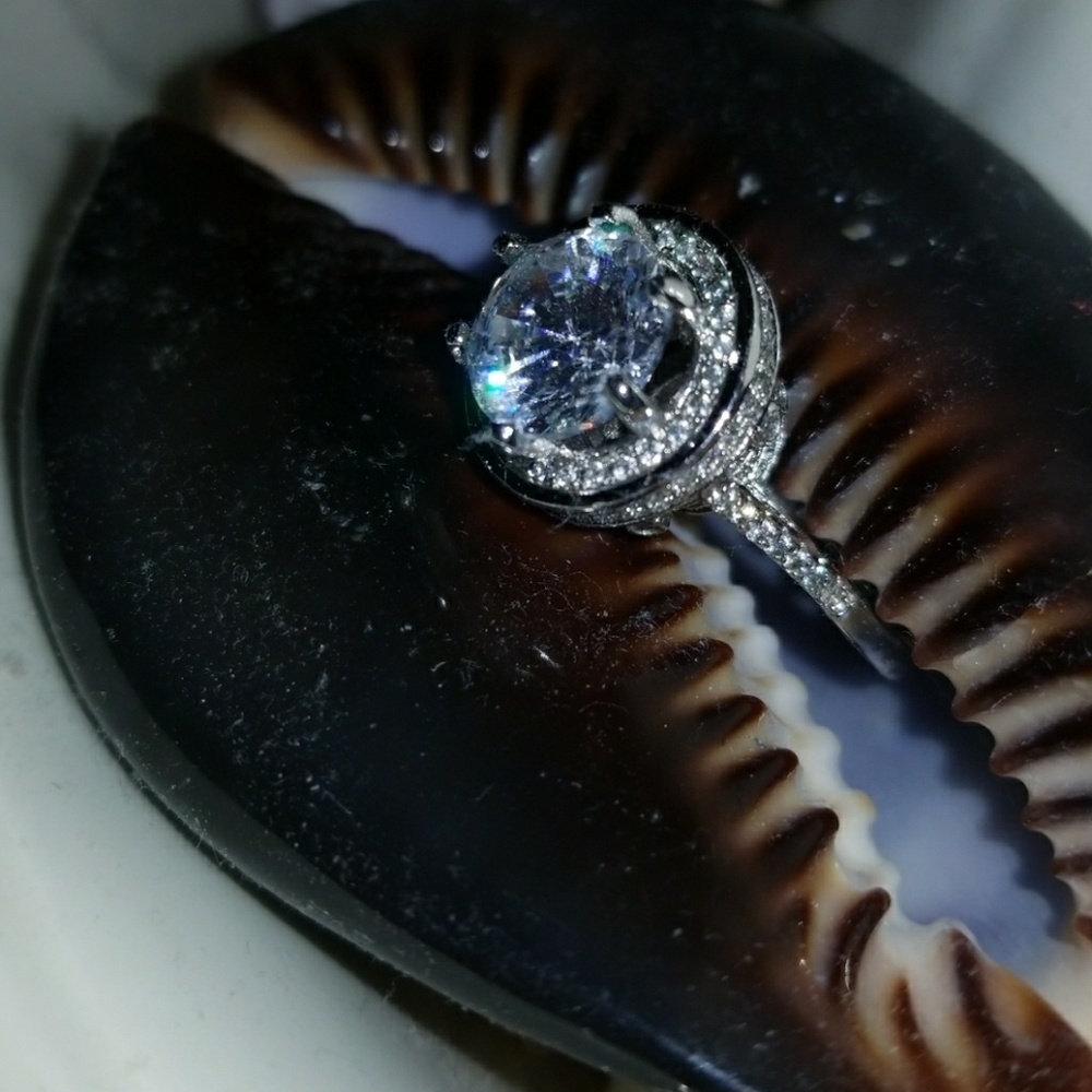 Stunning high setting CZ silver plated ringi